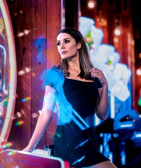 Lauren Southern star du porno parfaite images