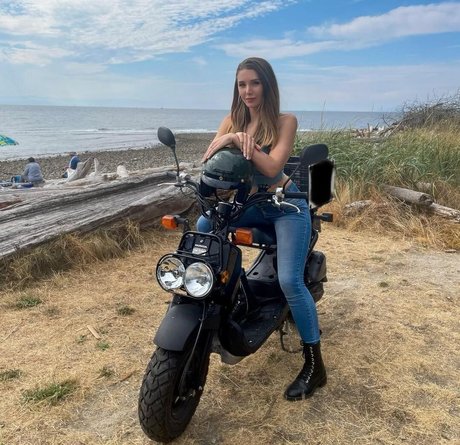 Lauren Southern modèle porno photo