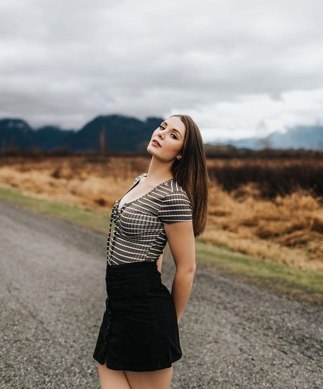 Lauren Southern star érotique archive