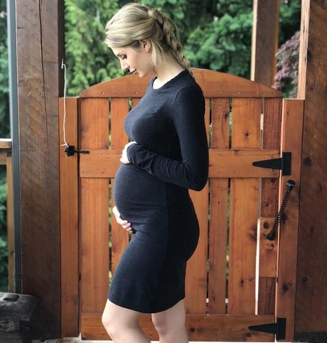 Lauren Southern star du porno sympa des photos