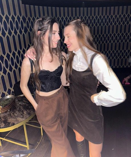 milf aux cheveux noirs onlyfans exclusif parfait des photos