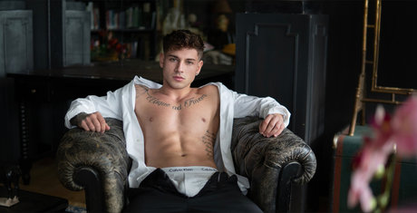 _Liam Reed TOP 0_ modèle magnifique images