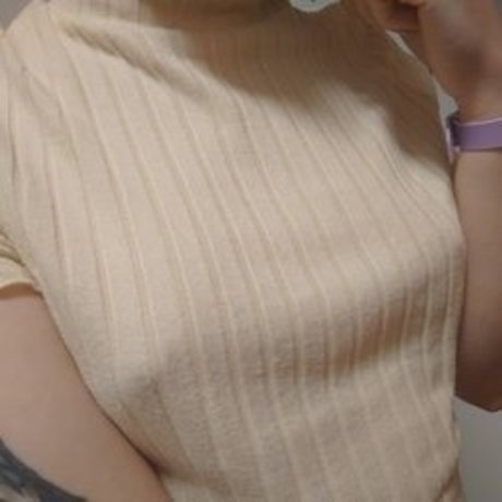 blonde aux gros seins onlyfans parfait érotique img