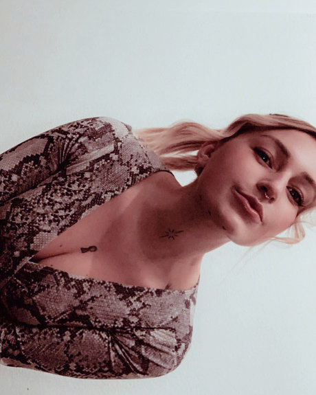 Leni Lovely haut de star du porno images