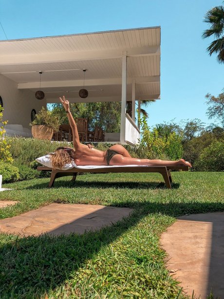 L F_ actrice galeries