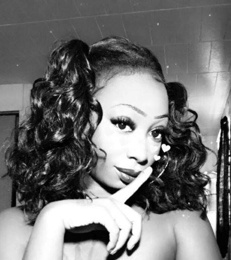 Spell modèle exclusif des photos