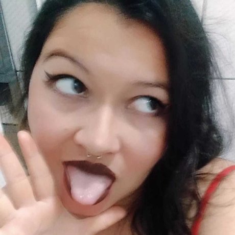 LotusNewbie actrice chaude galerie