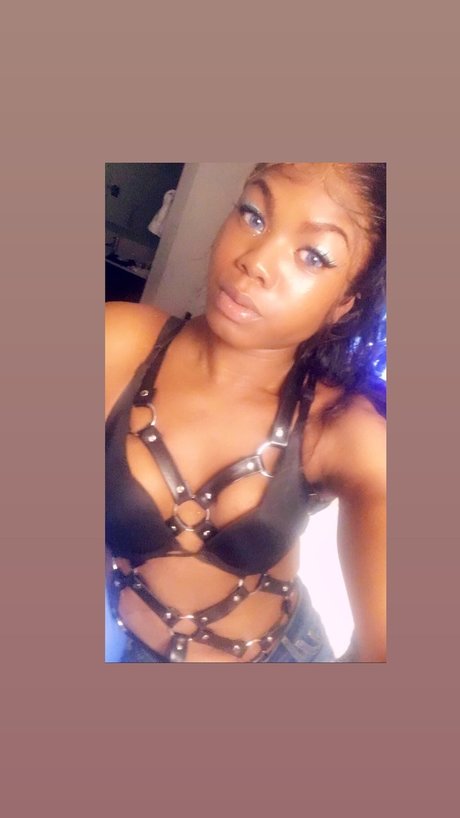 BabeKakes modèle érotique photos