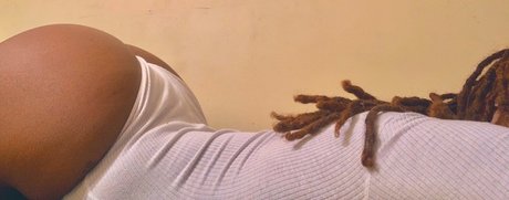 Lola Angelina star du porno nue galerie