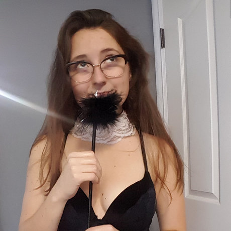 Livvy is on hiatus_ modèle exclusif image