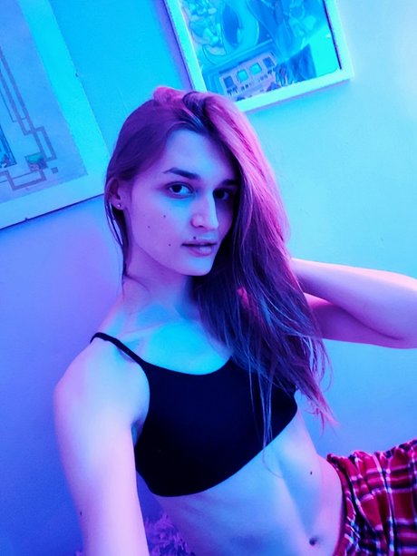 Liv Grundy belle actrice images