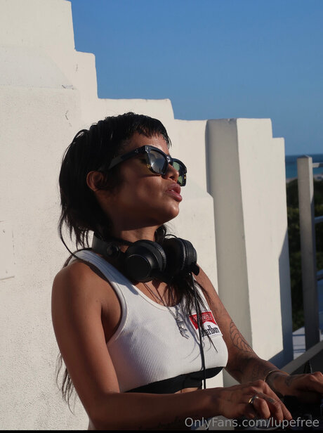 Lupe Fuentes_ étoile gratuite galerie