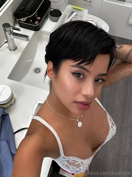 Lupe Fuentes_ modèle chaud galeries