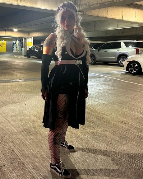 Lucifer Bunny modèle chaud galeries