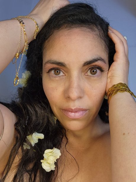 milf aux cheveux noirs onlyfans sexe érotique img