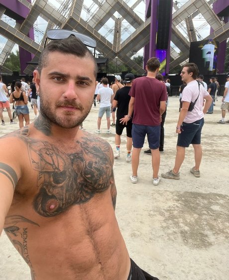 Lucas Deen jolie star du porno image