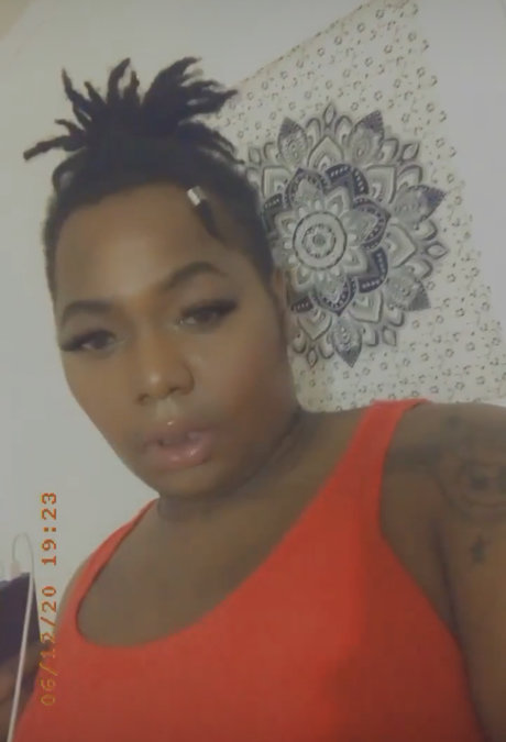 Que star du porno parfaite img