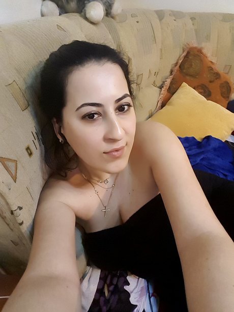 PlayfulMayaX star du porno en haute qualité photos