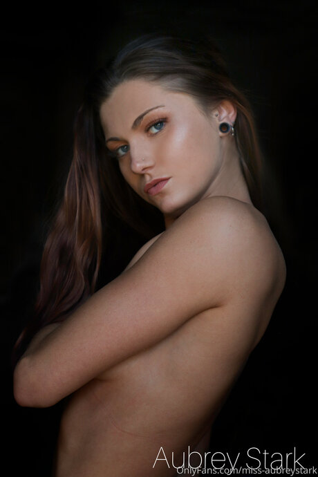 Aubrey Stark modèle nu des photos