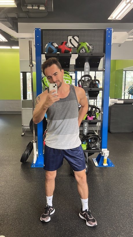 Mineiro Danado modèle nu images