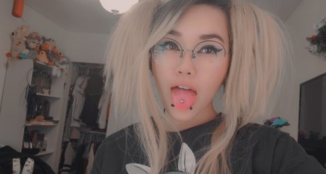 MilkyRoo star du porno parfaite des photos