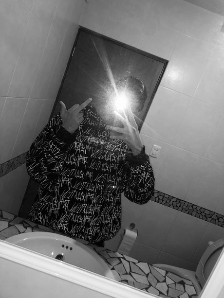 Milan Sanbra modèle érotique photo