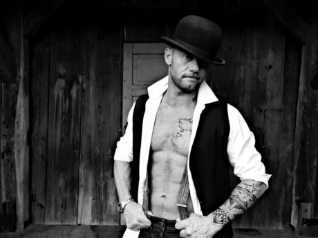 _M I K E_ modèle gratuit image