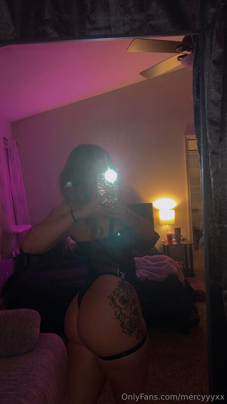 mercyyyxx étoile chaude images