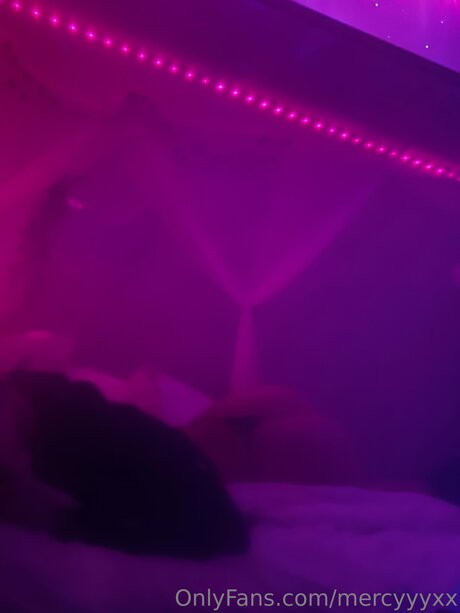 mercyyyxx modèle érotique collection