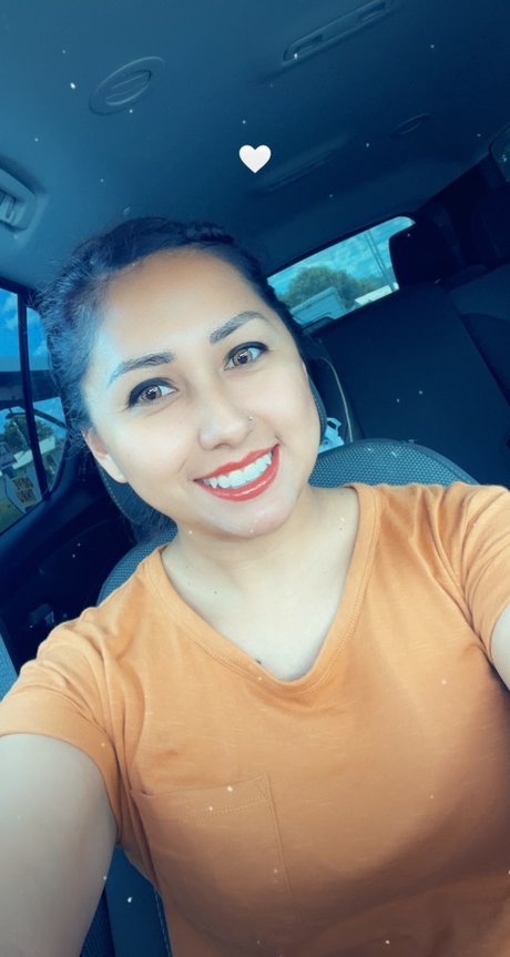 Mercy Villegas modèle hd img