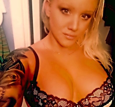 Monik Andreea star du porno sexy des photos