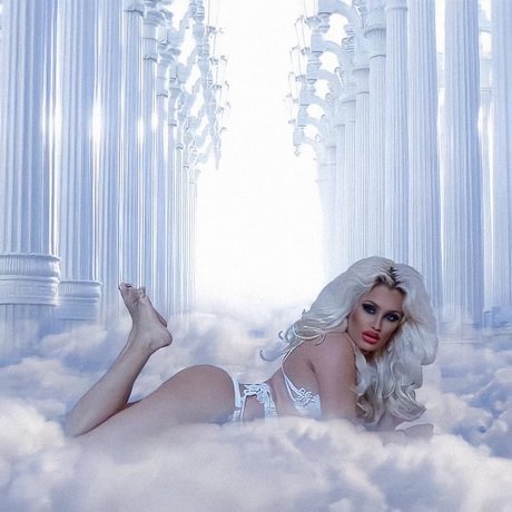 Monika Kaledy modèle de haute qualité collection