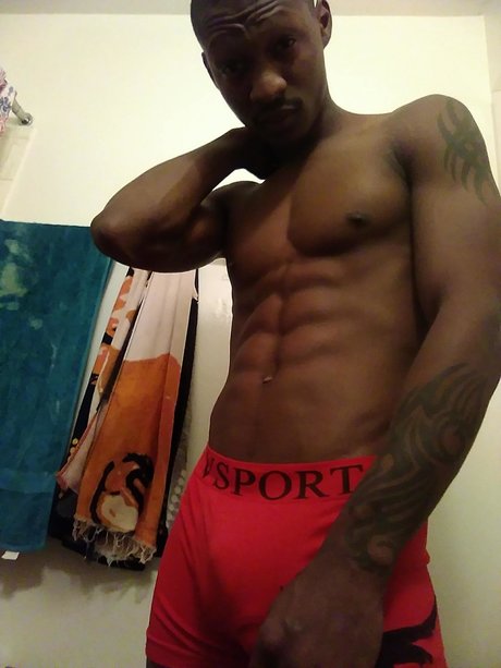 Moniivii modèle érotique photo