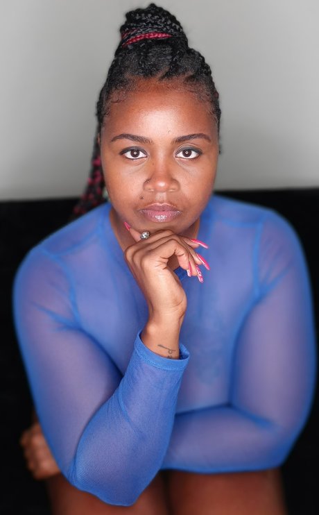 Mistress Caress modèle nu archive