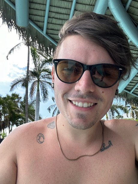 Nate Oakley star du porno chaud des photos