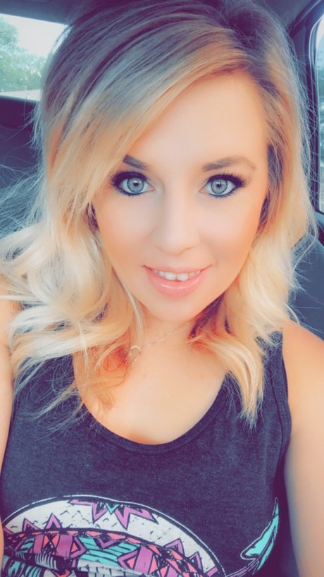 Morgan Burris modèle chaud img