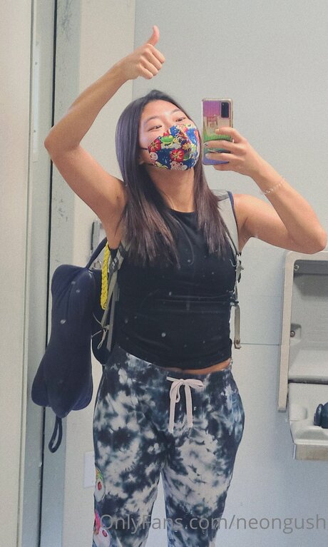 neon gush étoile érotique photo