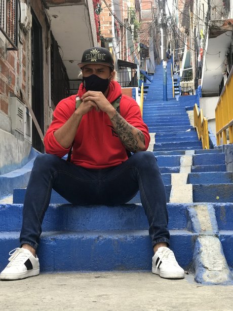 Nemesi El Santo modèle nu images