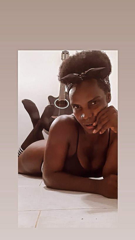 Negrazord Oficial modèle nu photos