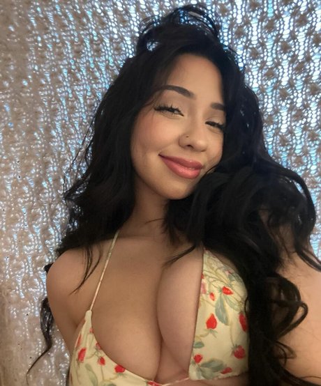 Amateur Latina Lazlye art étoile galerie