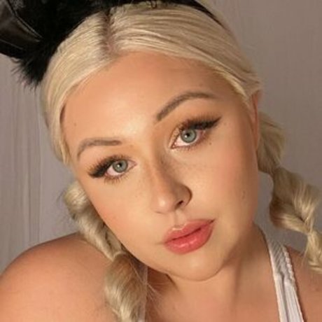 vieille milf onlyfans assez érotique galerie