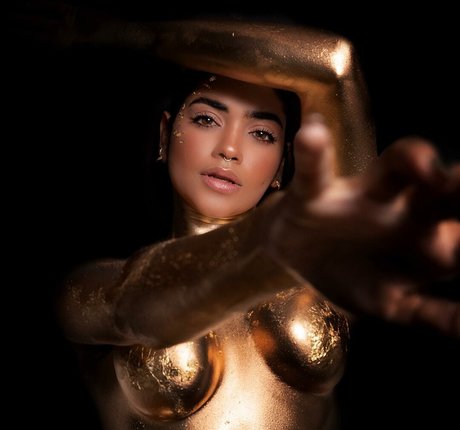 Arianny Negron étoile magnifique images