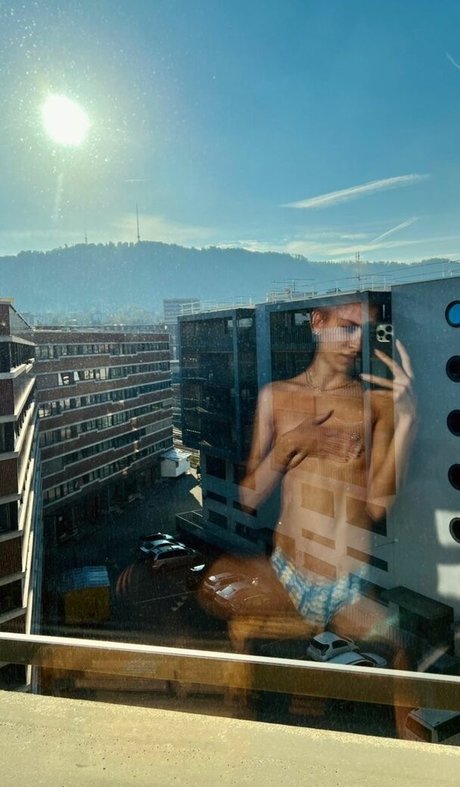 Gina Llebaria star du porno en haute qualité img