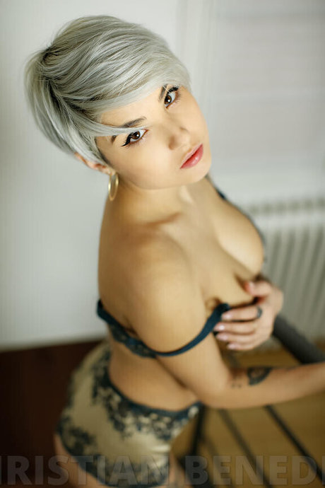 seuls les fans potelés haut nu archive