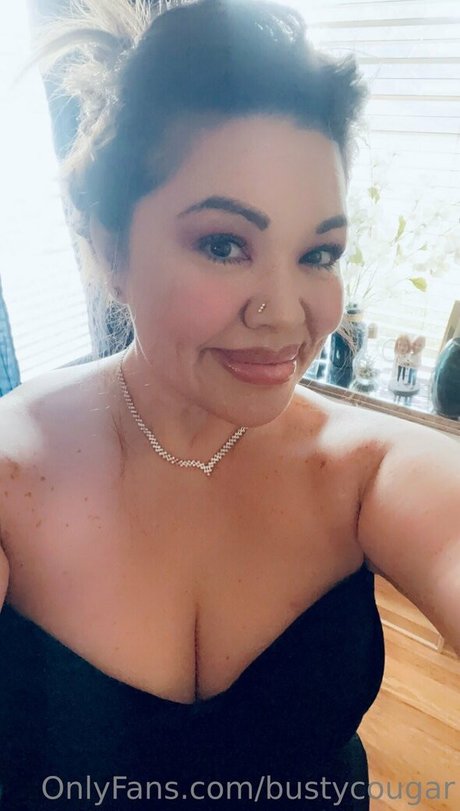 bustycougar étoile image