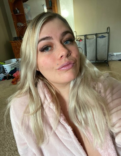 stepsiblings actrice de nus images