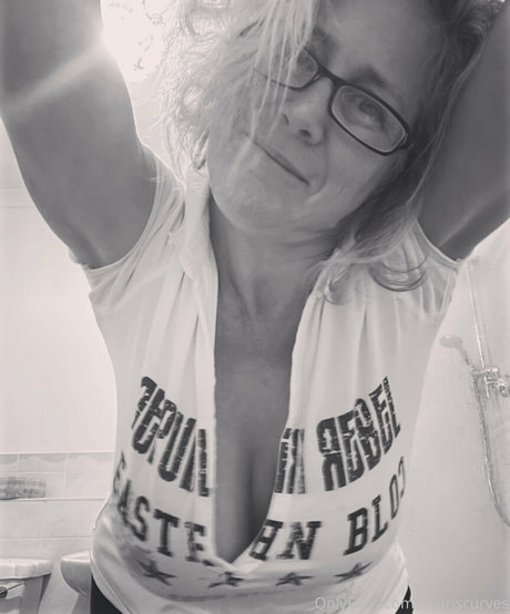 khariscurves modèle pornographique archive