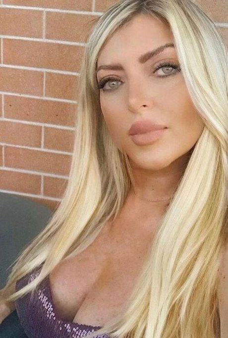 Flaviana Basta modèle chaud photos