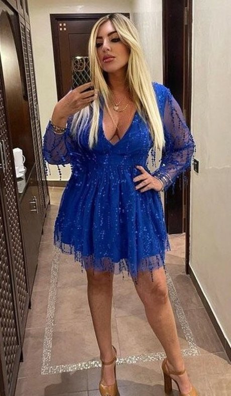 Flaviana Basta nus étoiles images