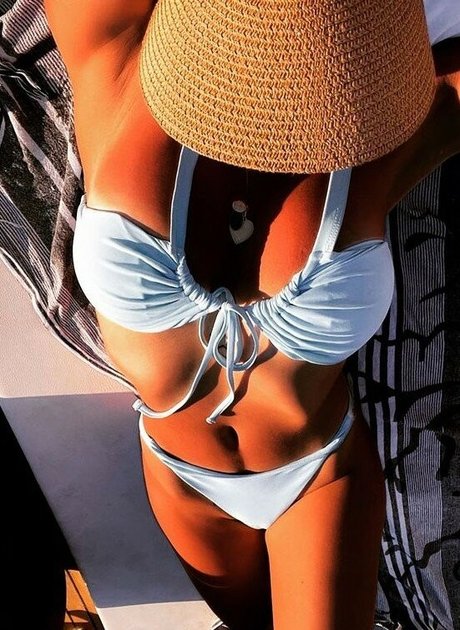 Flaviana Basta modèle pornographique archive